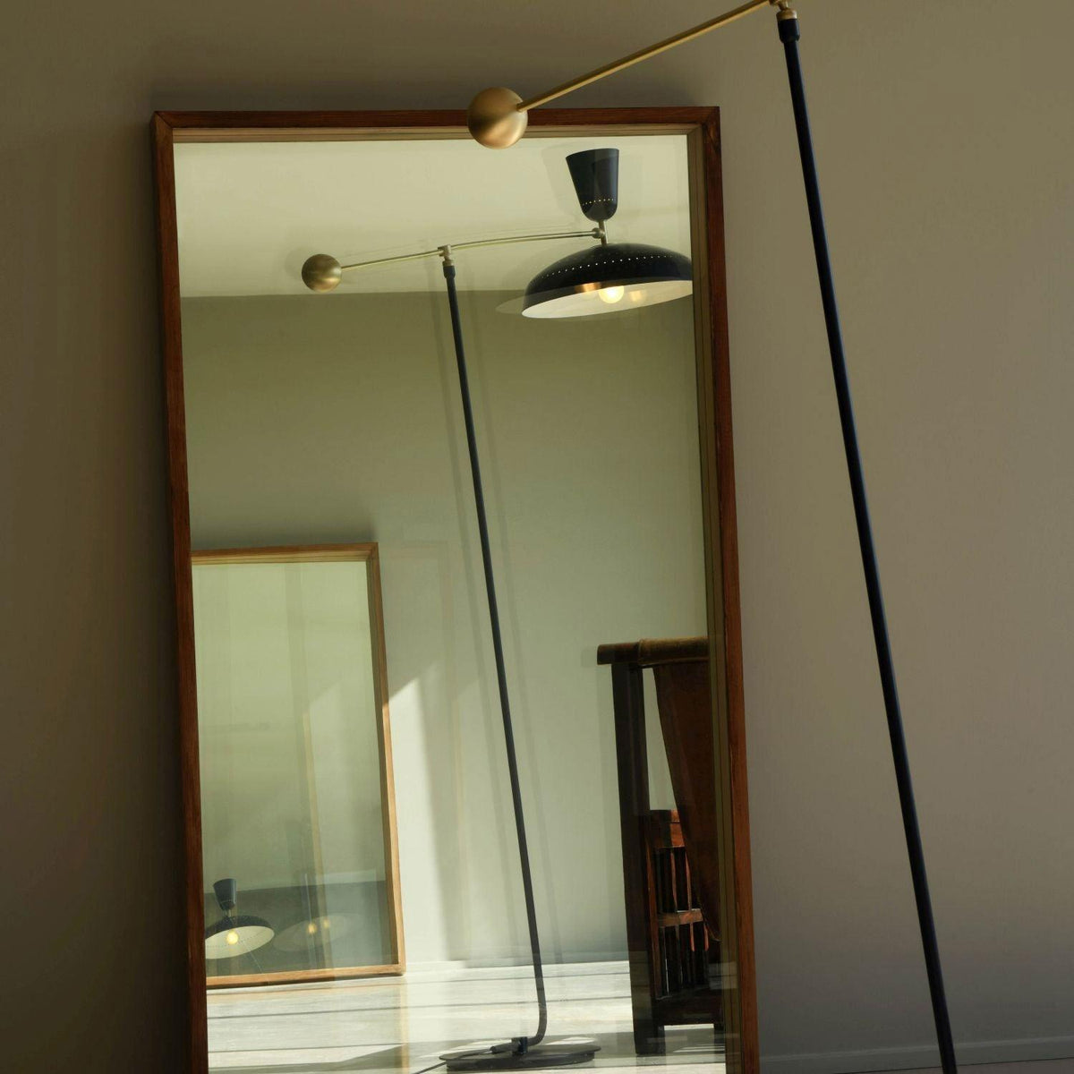 g1-floor-lamp