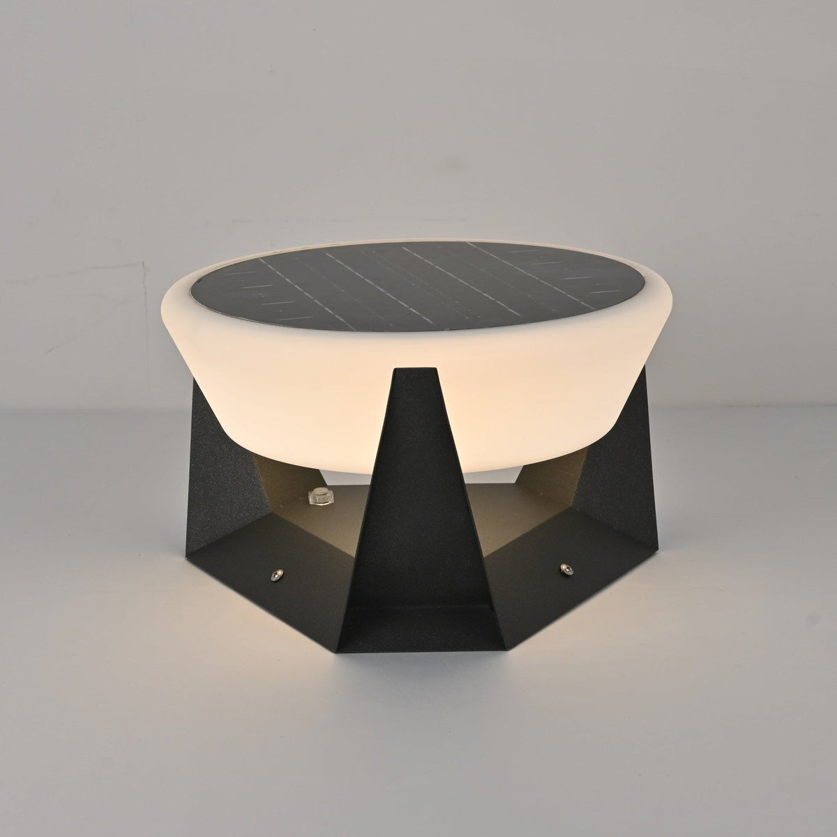 Geobase Solar Outdoor Post Light – Modern Geometric LED Garden Lamp