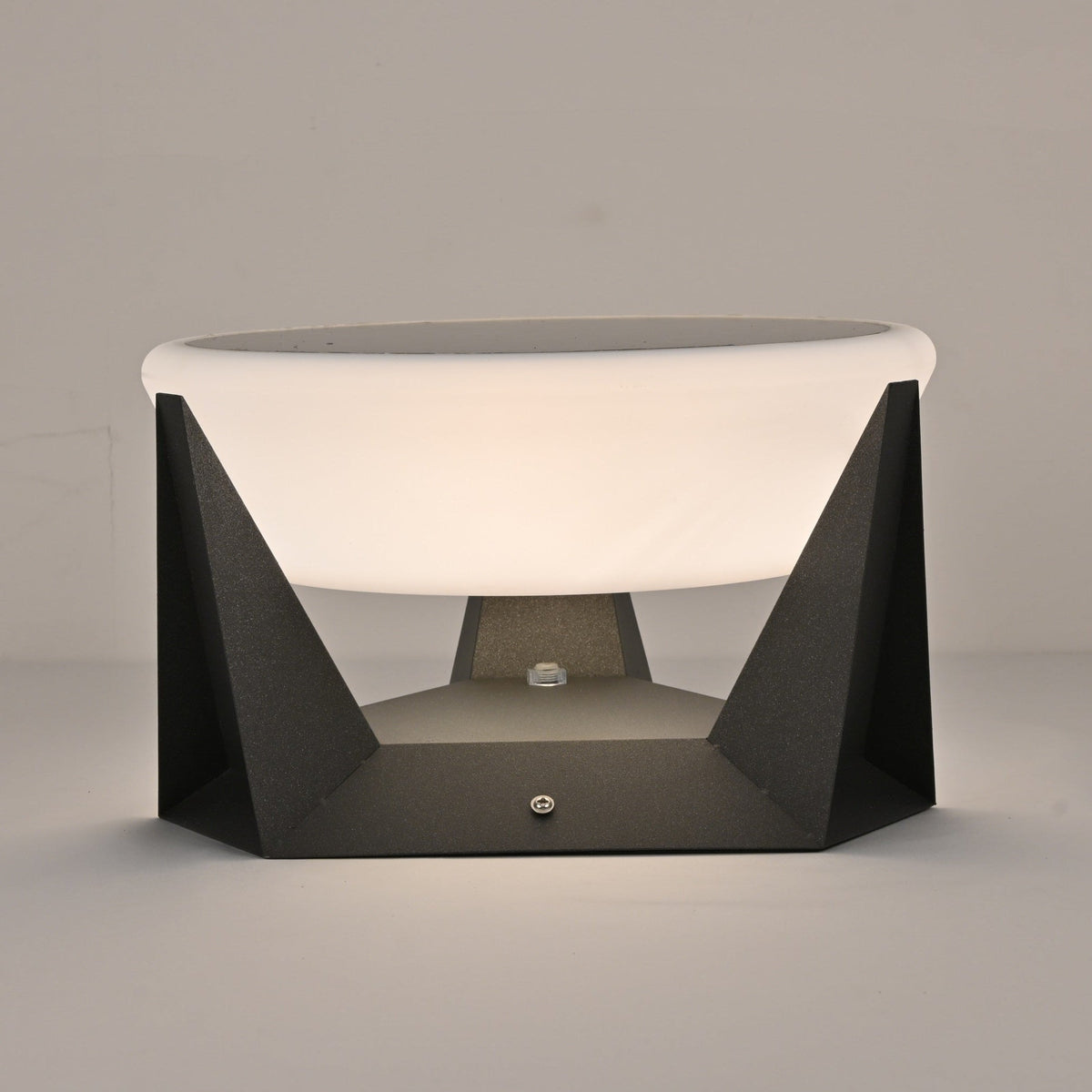 Geobase Solar Outdoor Post Light – Modern Geometric LED Garden Lamp