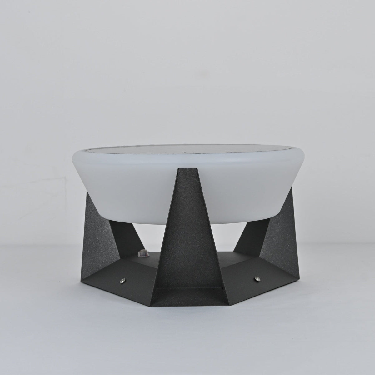 Geobase Solar Outdoor Post Light – Modern Geometric LED Garden Lamp
