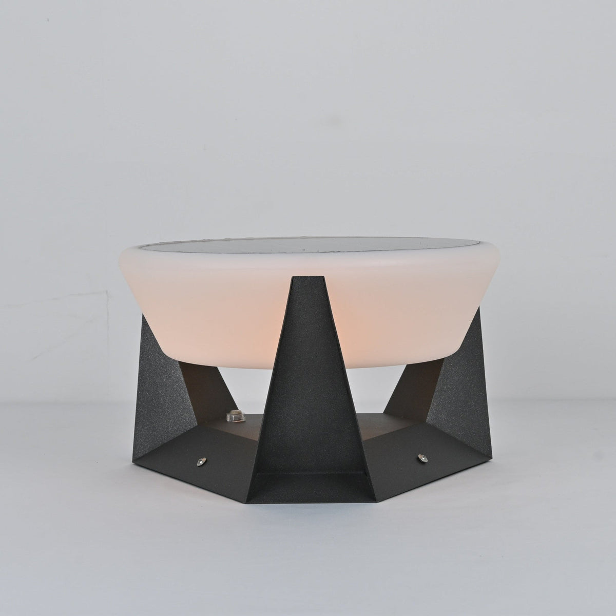 Geobase Solar Outdoor Post Light – Modern Geometric LED Garden Lamp