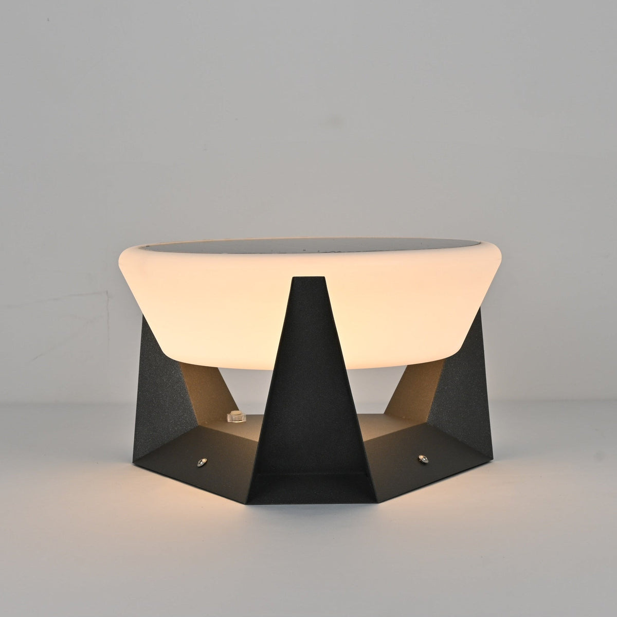Geobase Solar Outdoor Post Light – Modern Geometric LED Garden Lamp