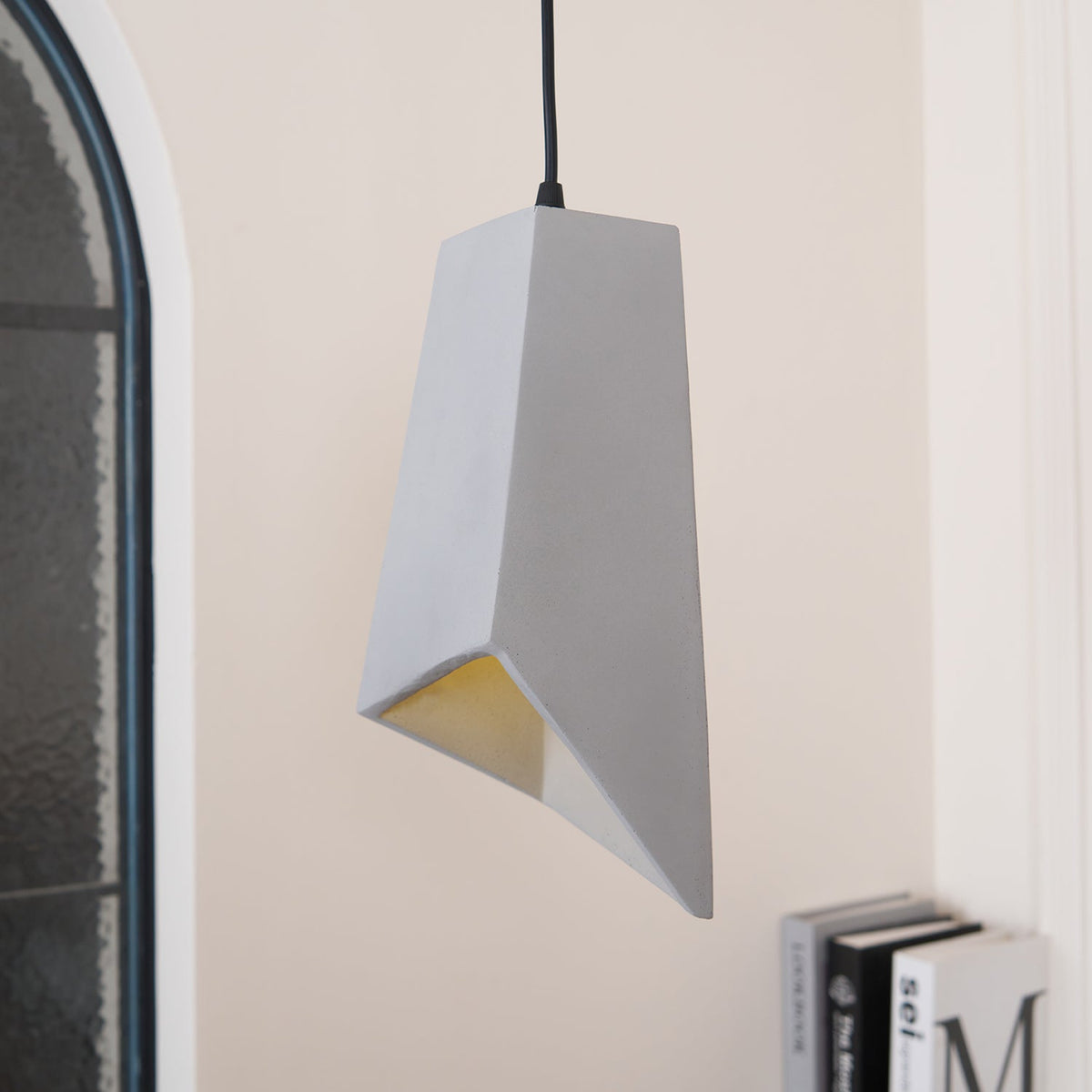 Georgia Faceted Concrete Pendant Light – Hand-Cast Brutalist Ceiling Lamp