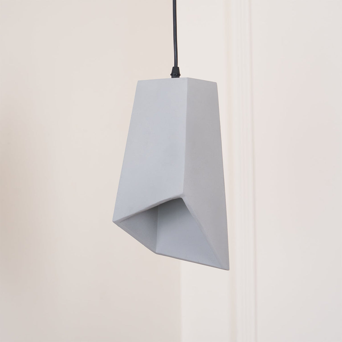 Georgia Faceted Concrete Pendant Light – Hand-Cast Brutalist Ceiling Lamp