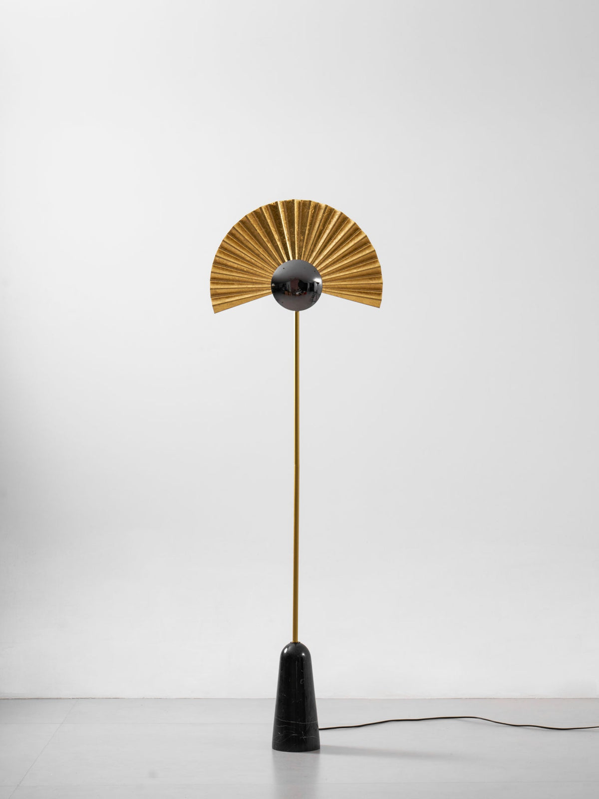 Gilded Fan Floor Lamp – Art Deco Illumination for Modern Living Spaces