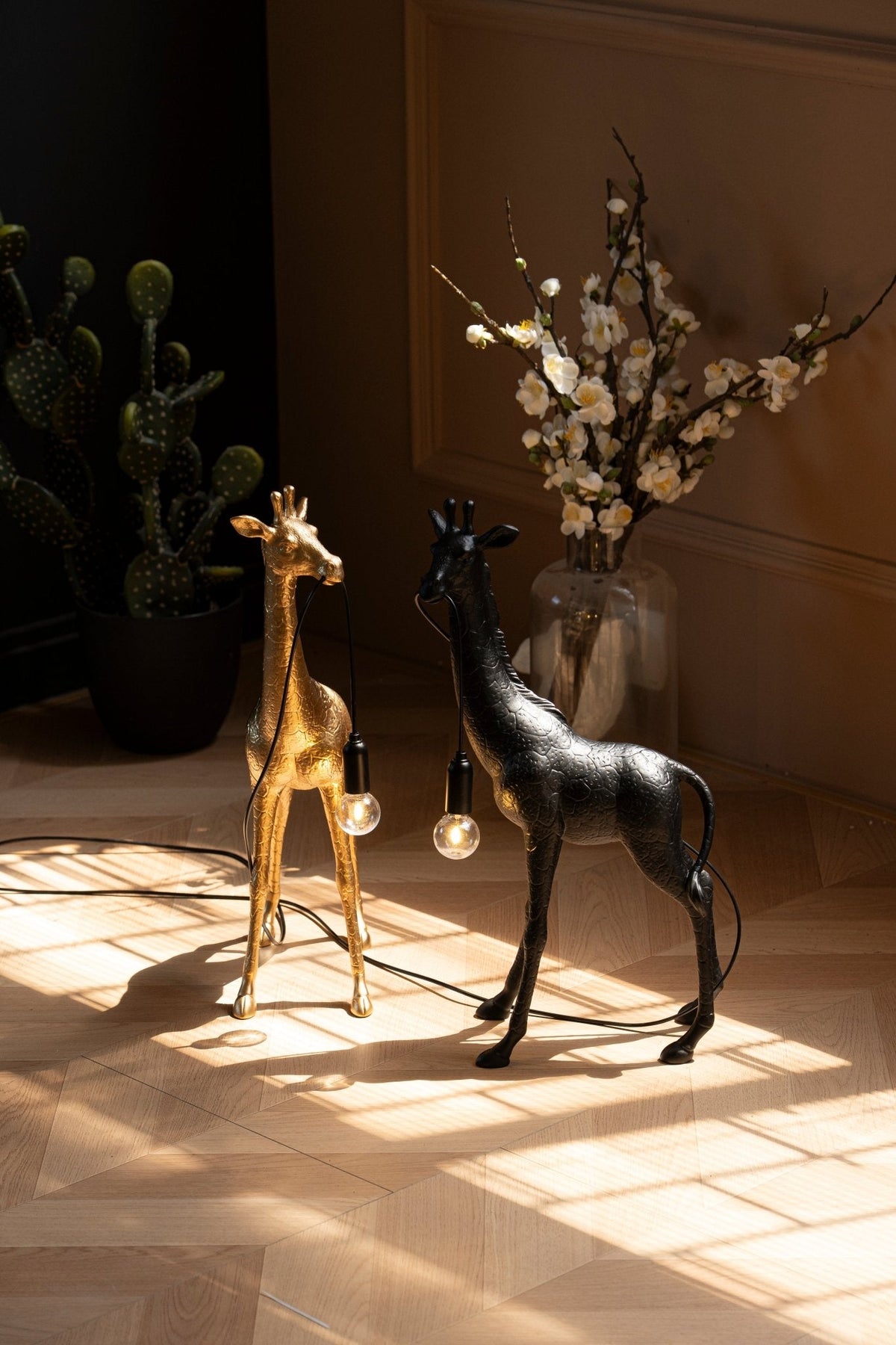 Giraffe Royale Sculpture Floor Lamp – Modern Crystal Pendant Light