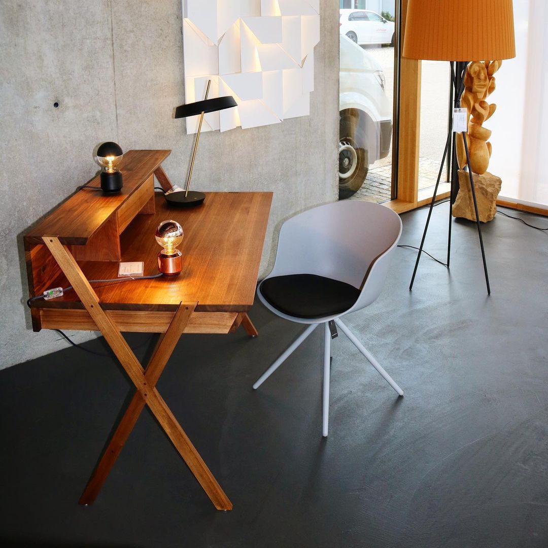 Giro Table Lamp