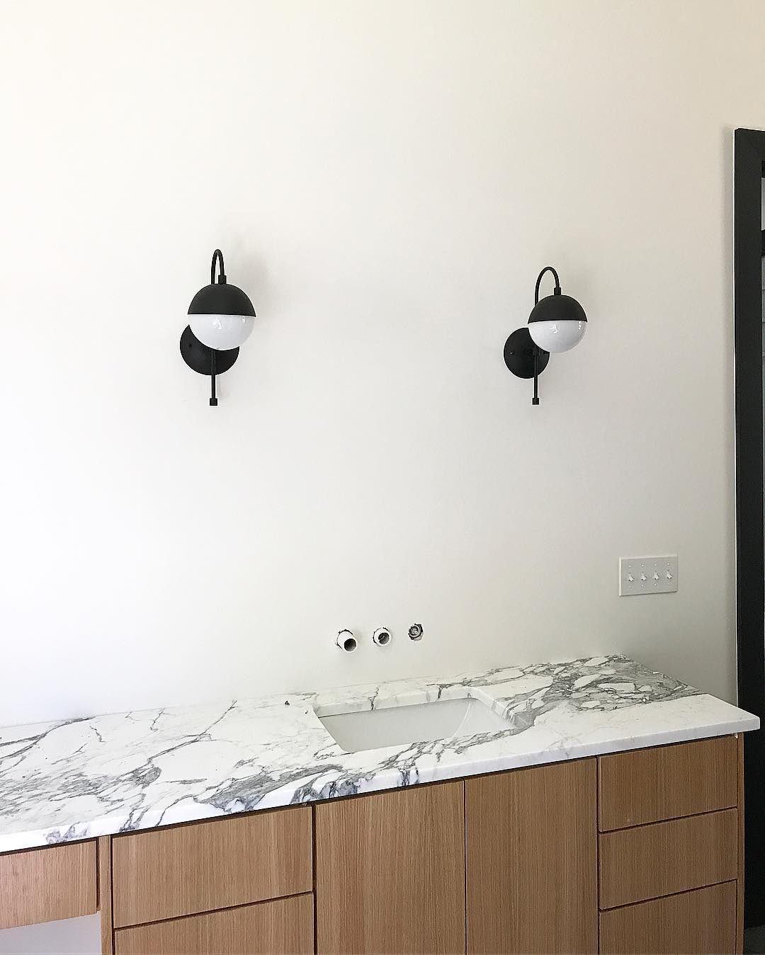 Globe Wall Lamp