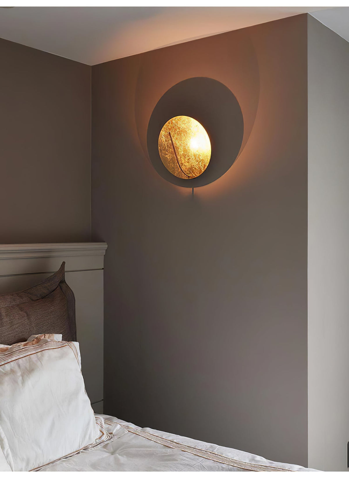 Golden Aura LED Wall Sconce – Modern Brass Finish Architectural Lighting
