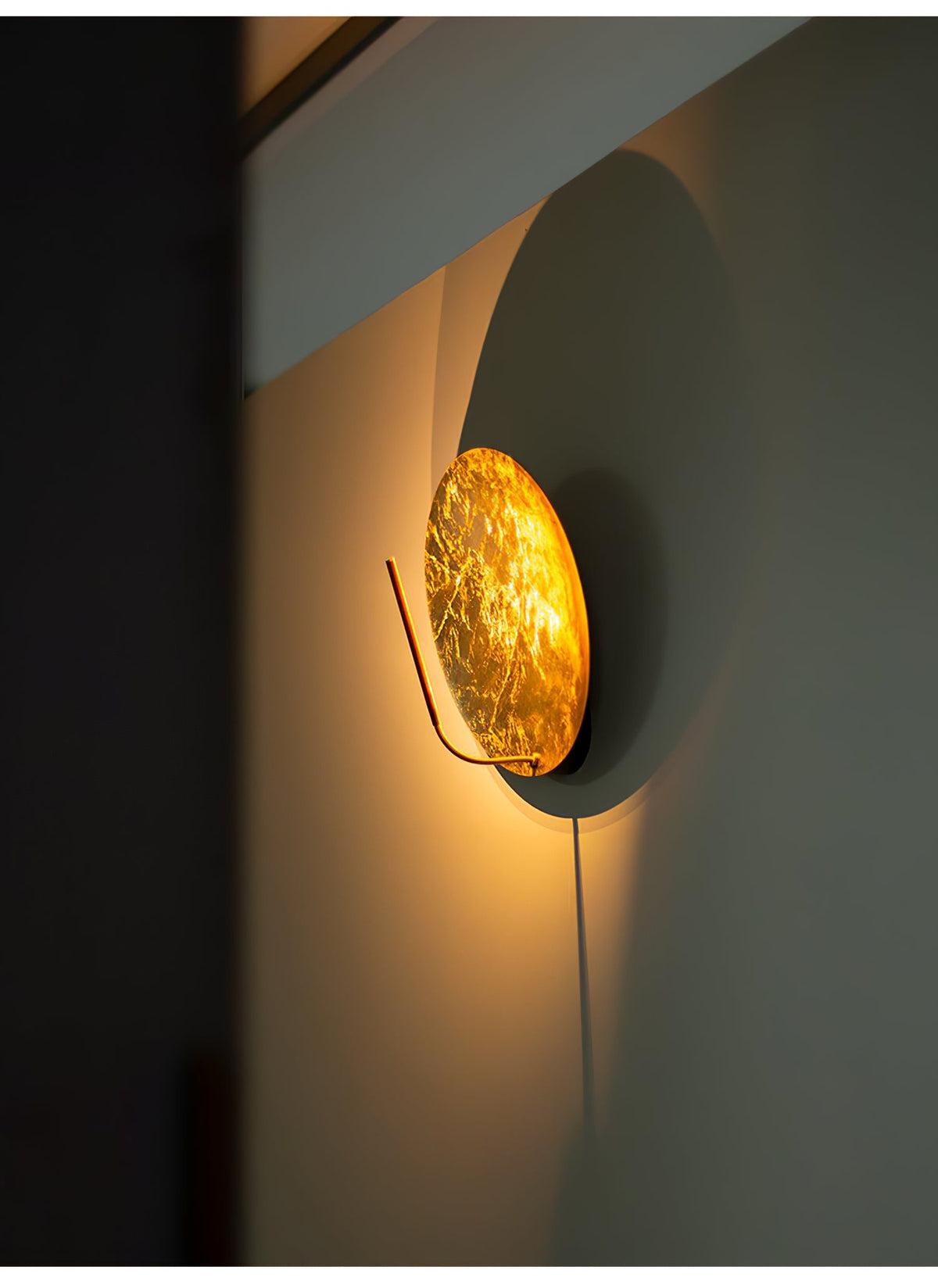 Golden Aura LED Wall Sconce – Modern Brass Finish Architectural Lighting