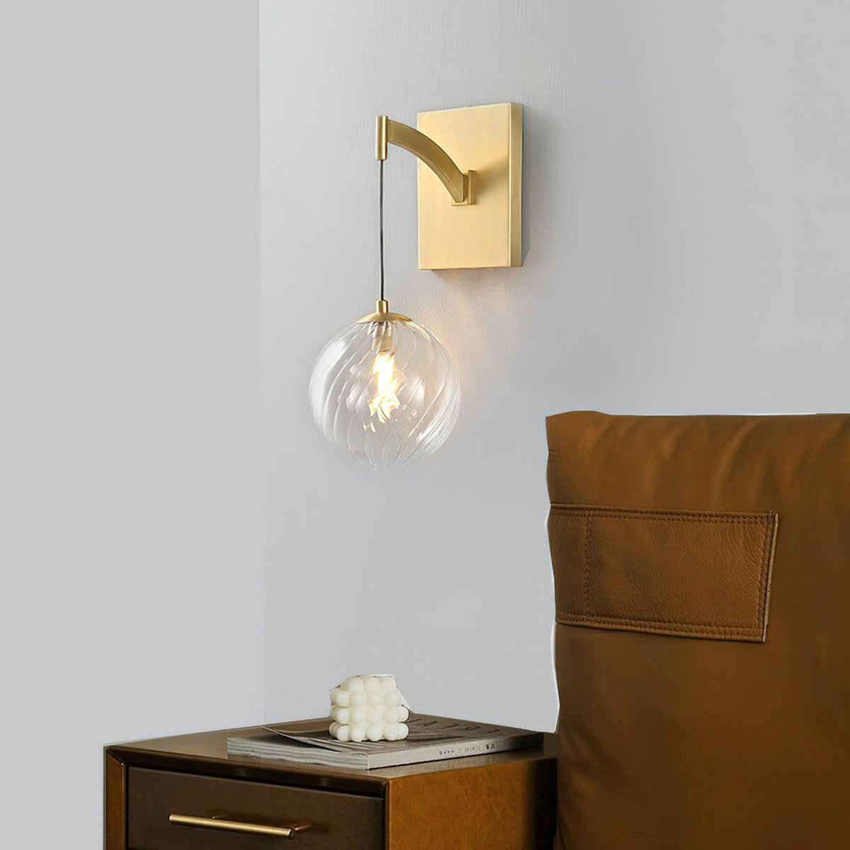 golden-globe-wall-light