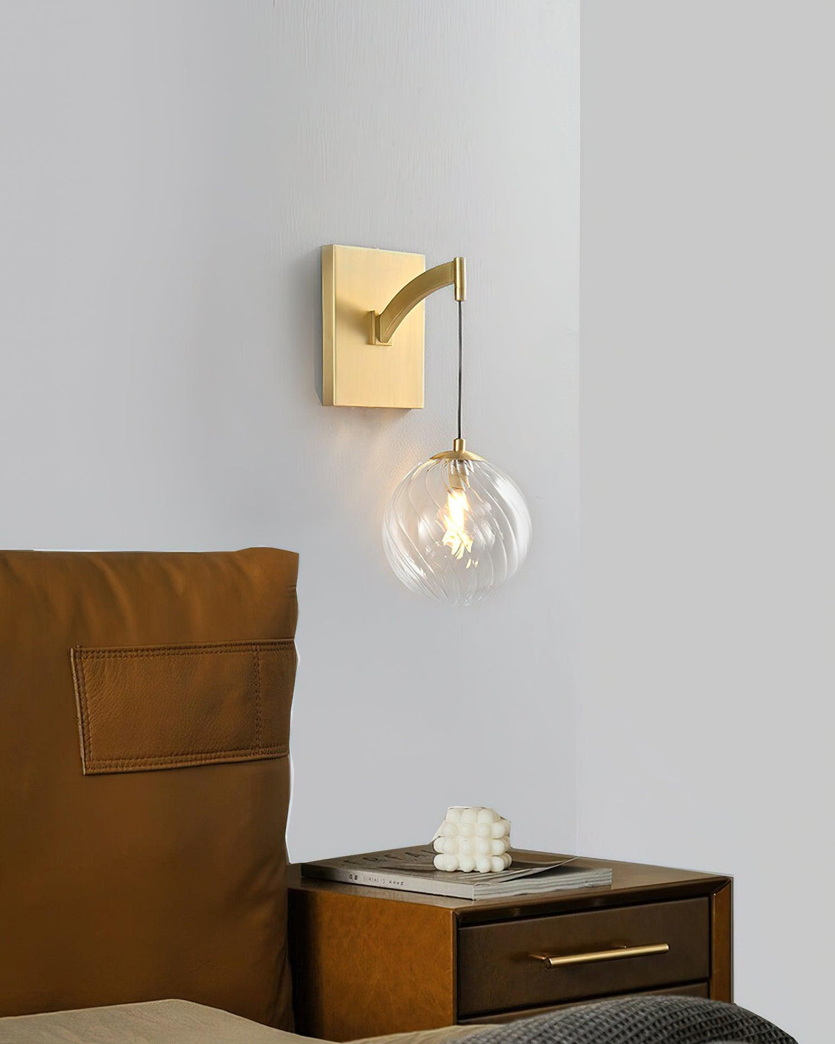 golden-globe-wall-light