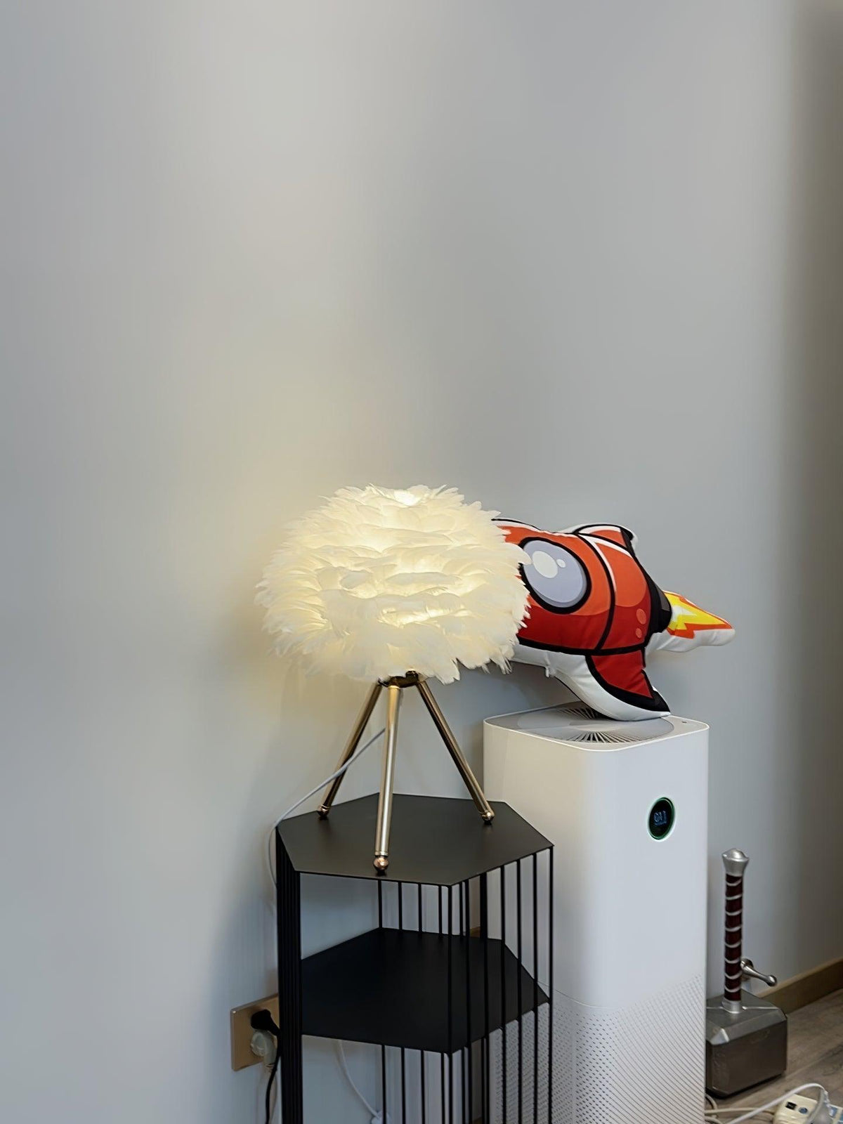 Goose Feather Table Lamp