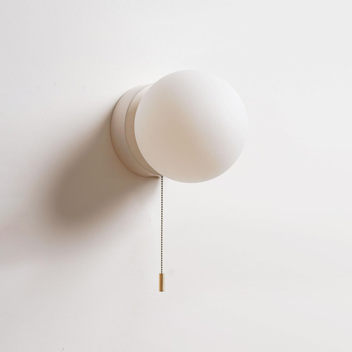 gram-wall-lamp
