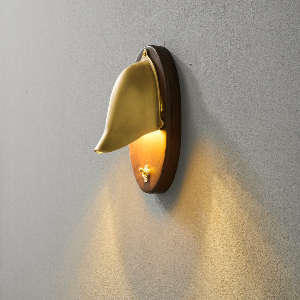 grant-wall-lamp