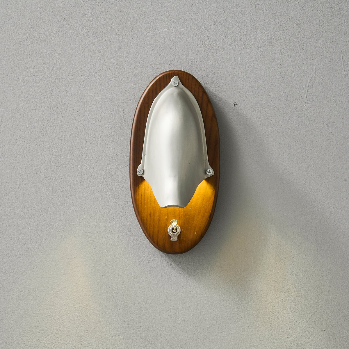 grant-wall-lamp