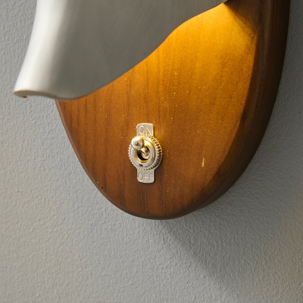 grant-wall-lamp