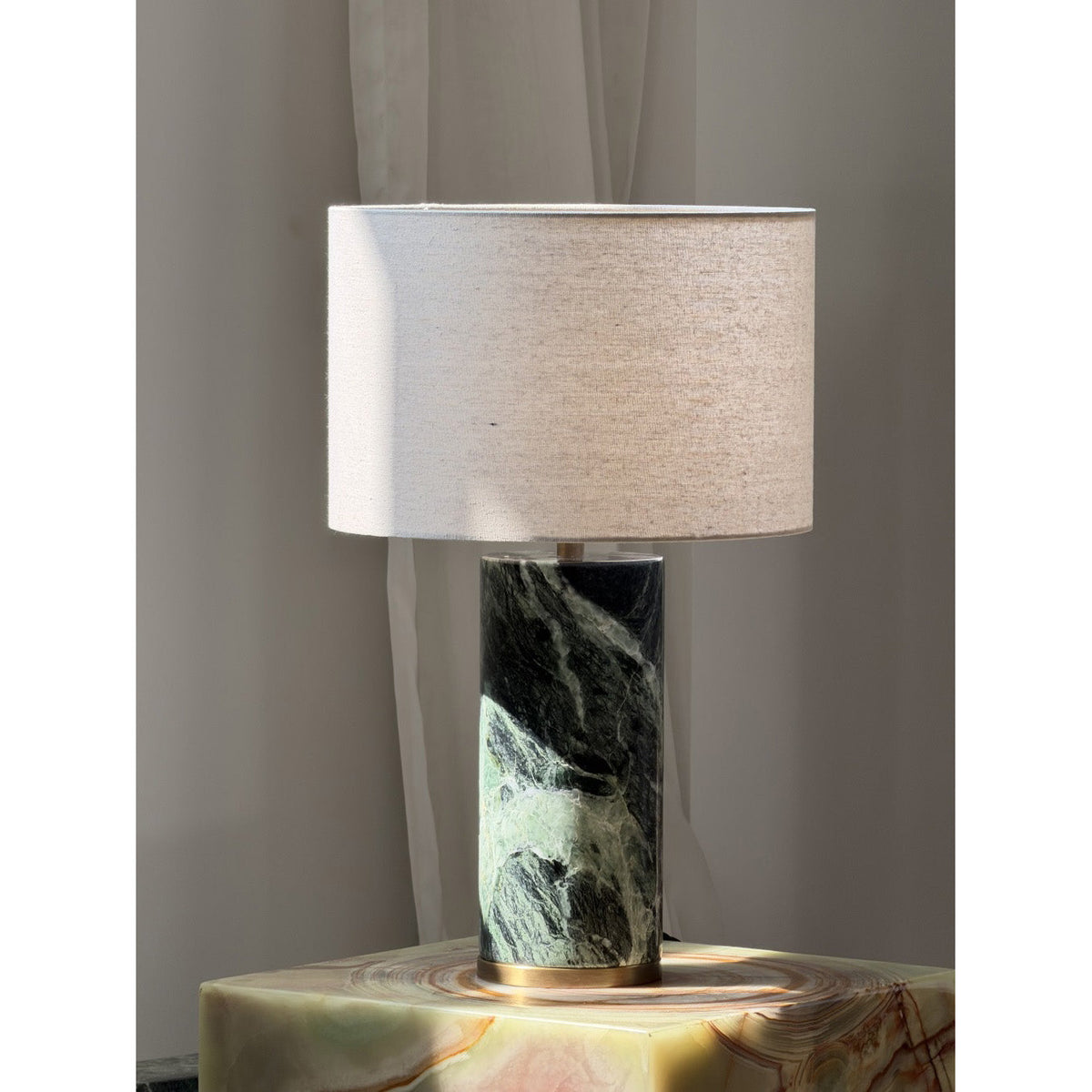 gravity-table-lamp