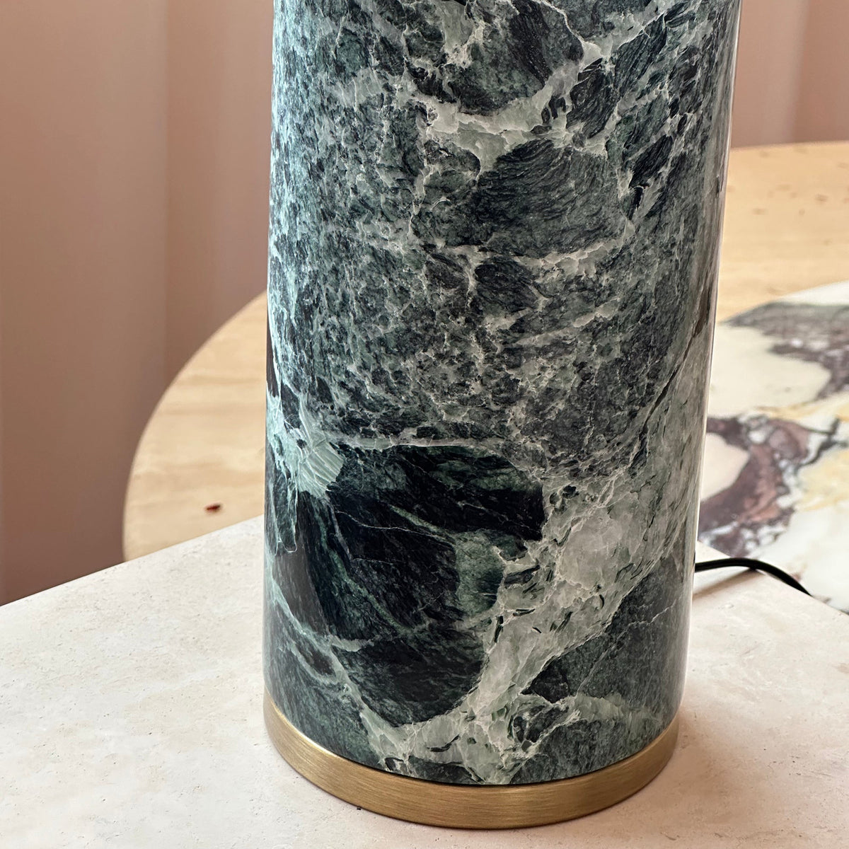 gravity-table-lamp