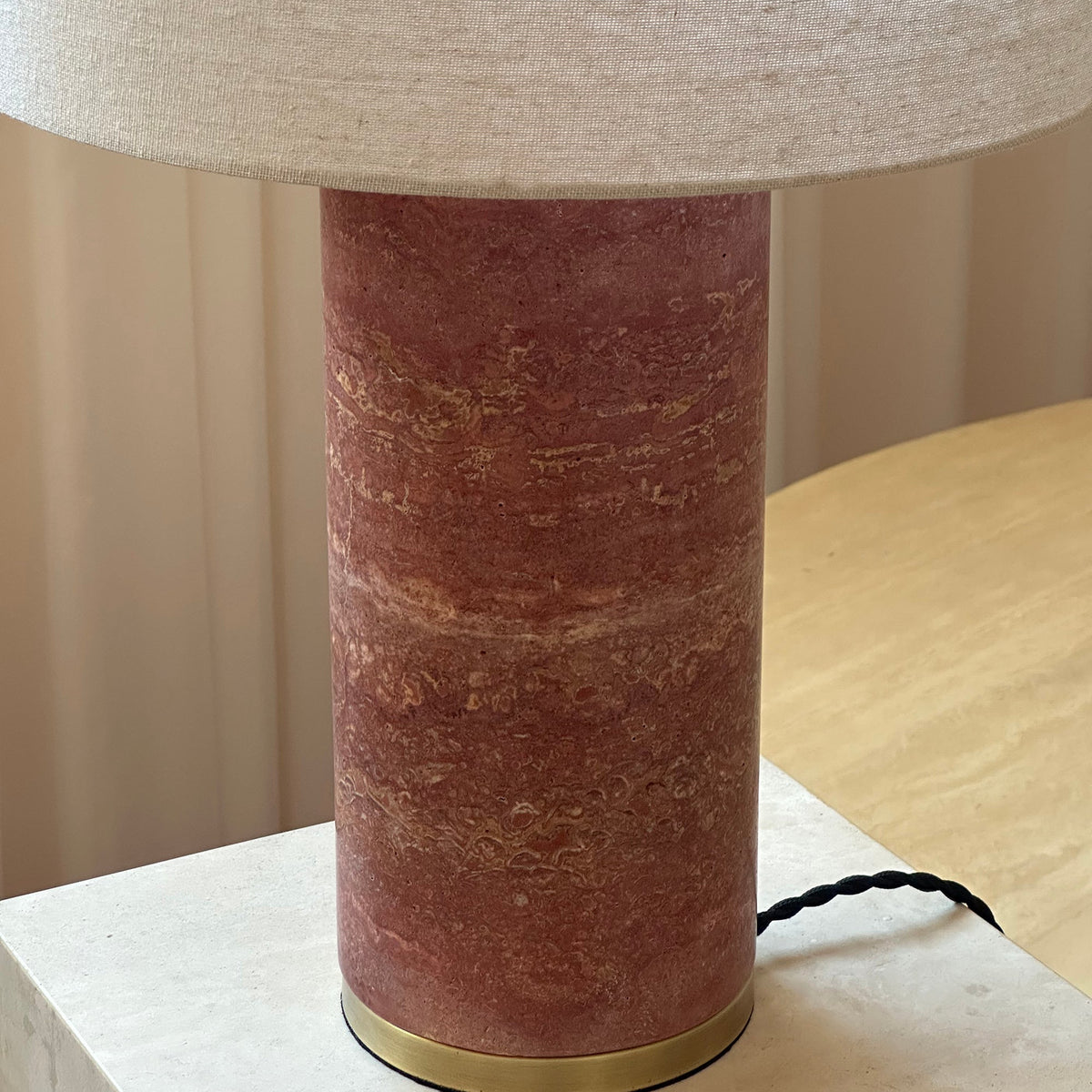 gravity-table-lamp