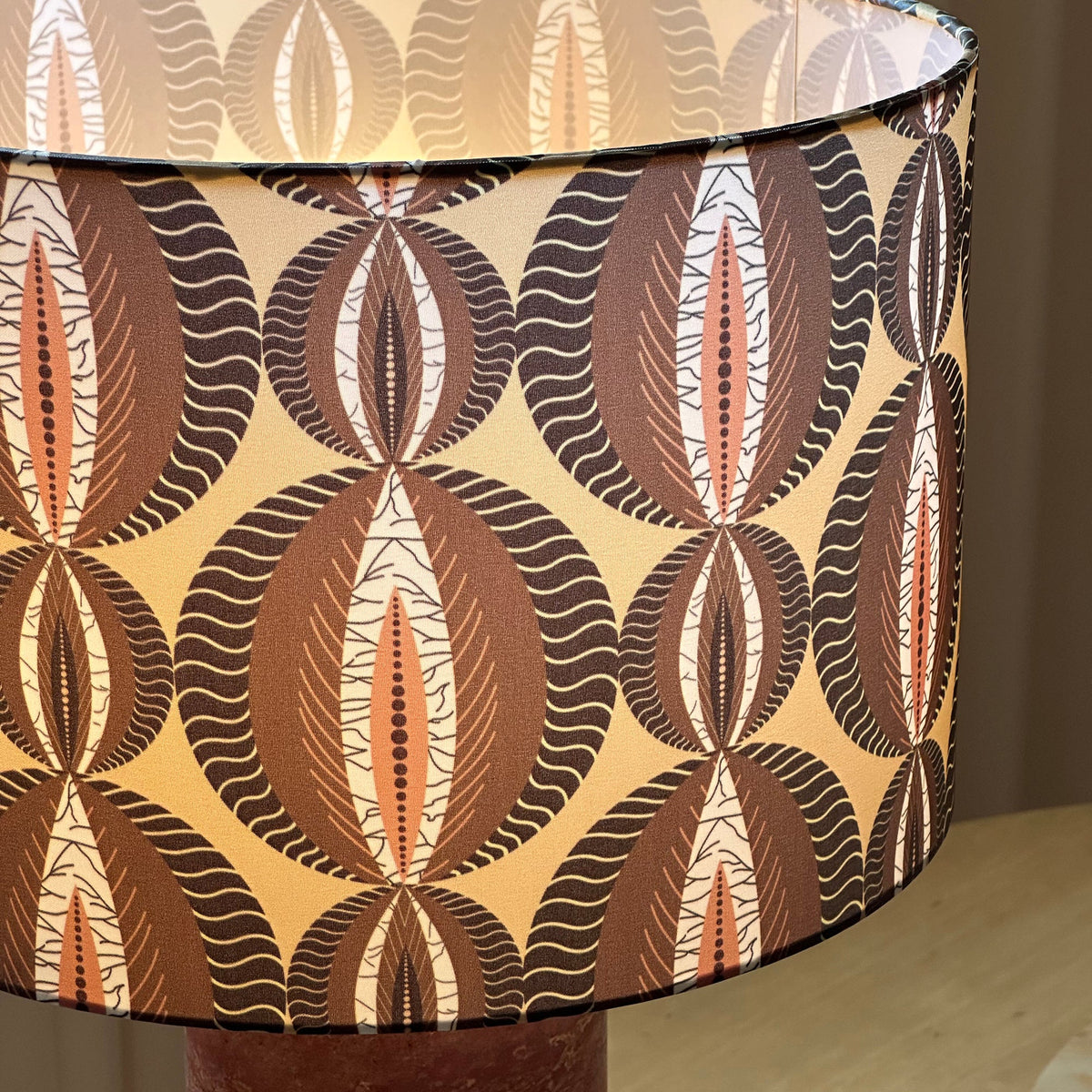 gravity-table-lamp