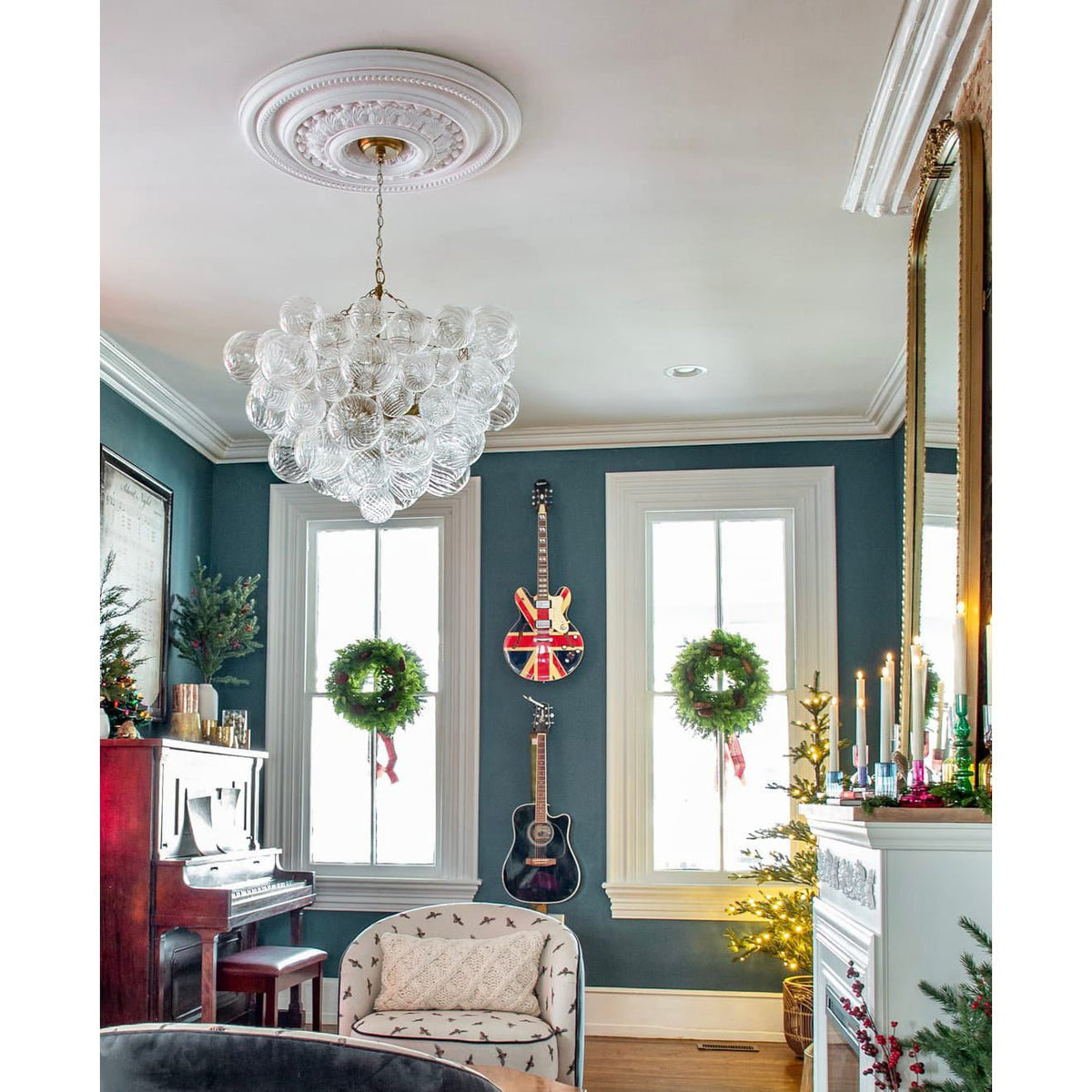 Lumière Cascade Glass Ball Chandelier – Modern Sculptural Pendant Light