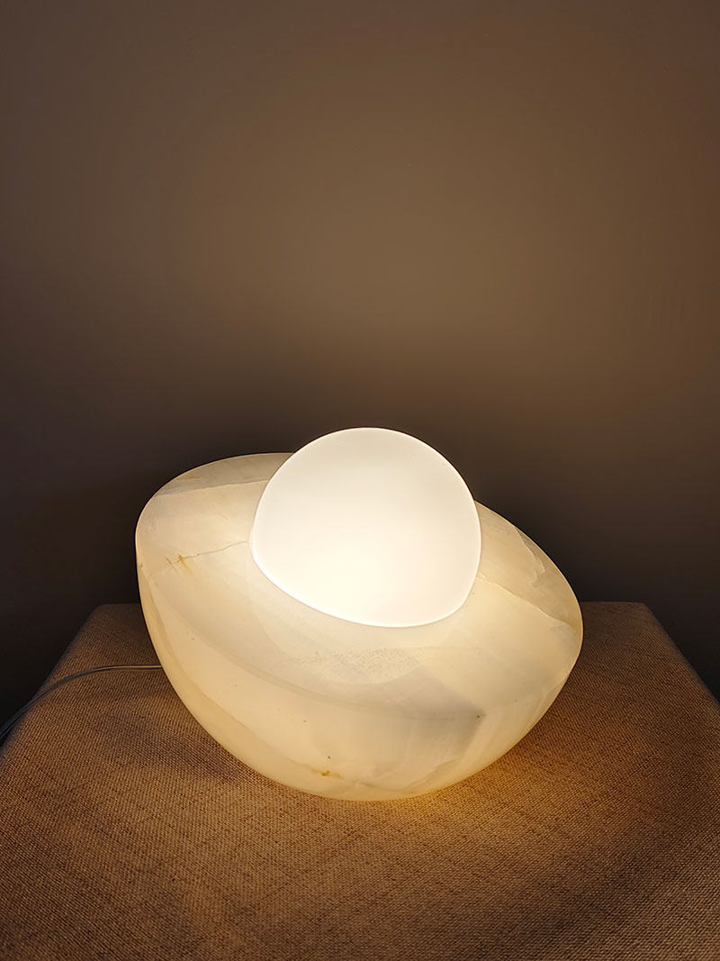 Halo Pebble Stone Table Lamp – Natural Onyx Base with Frosted Glass Globe