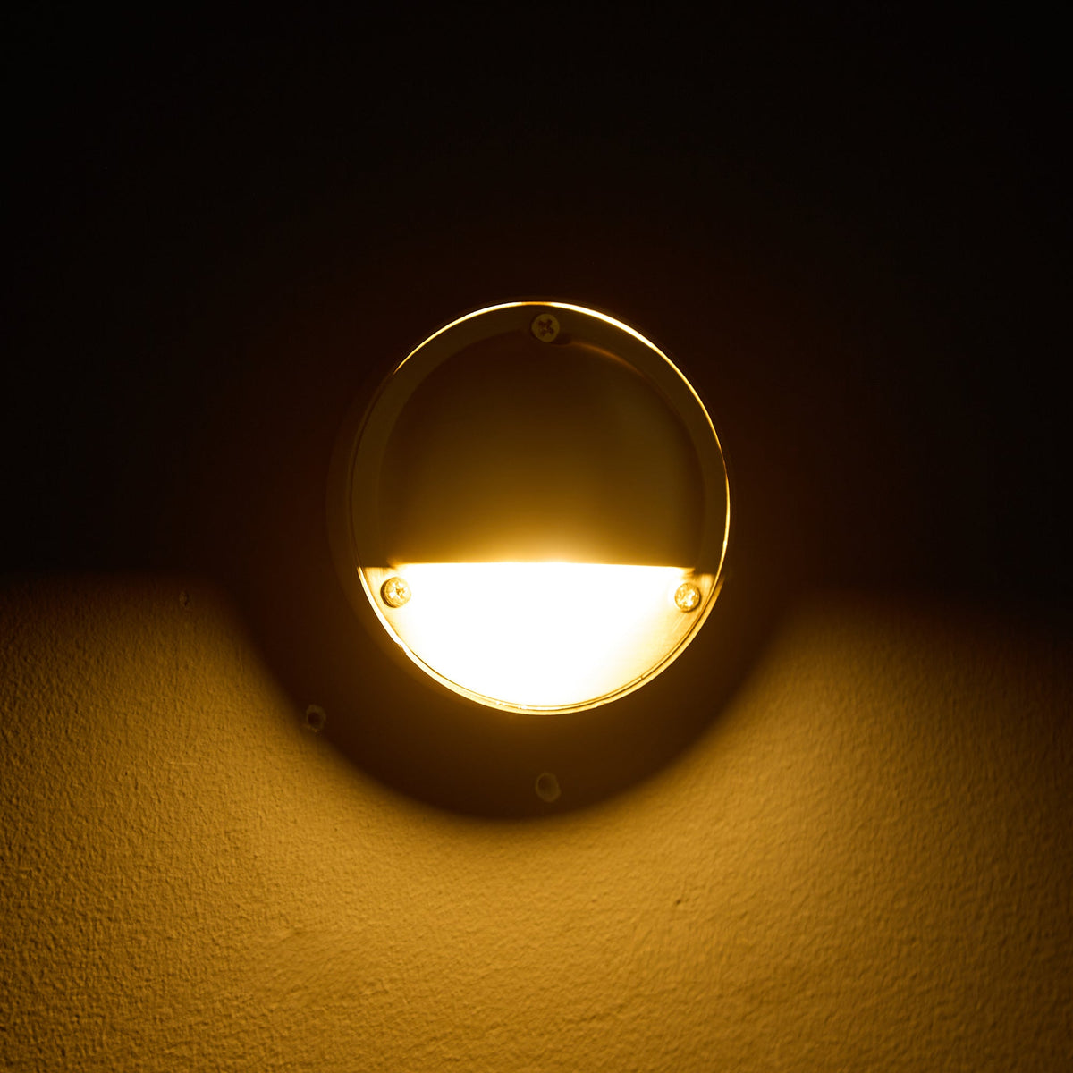 hardy-wall-lamp