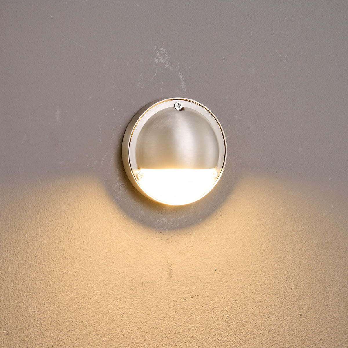 hardy-wall-lamp