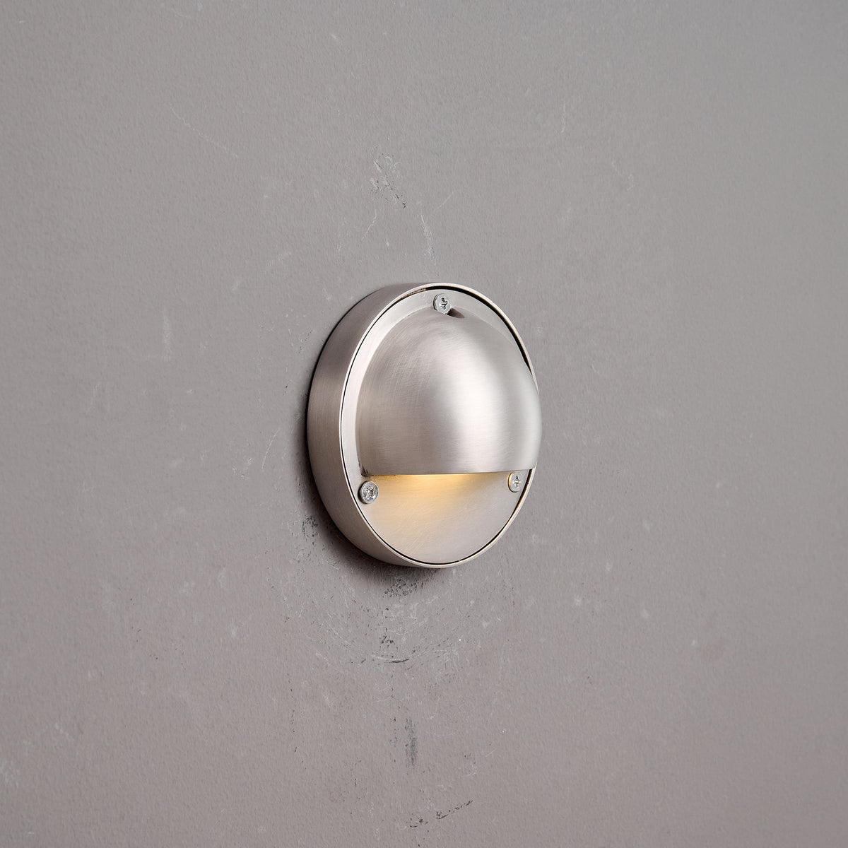 hardy-wall-lamp