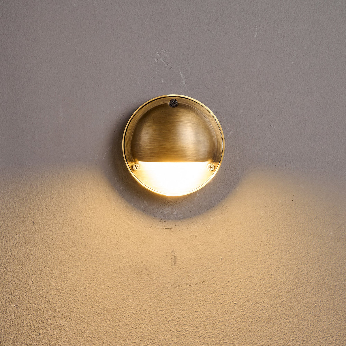 hardy-wall-lamp