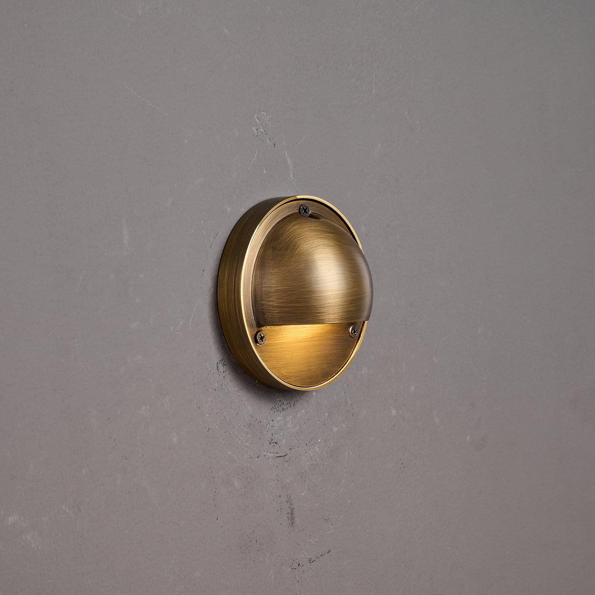hardy-wall-lamp