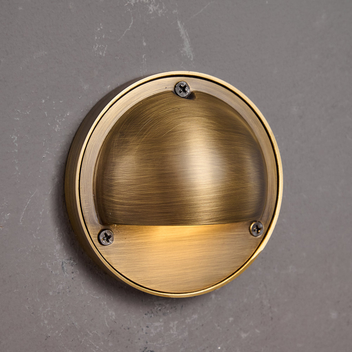 hardy-wall-lamp