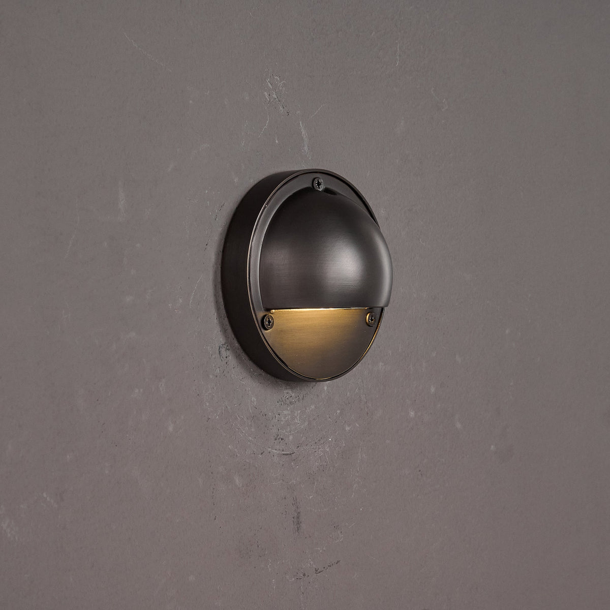 hardy-wall-lamp