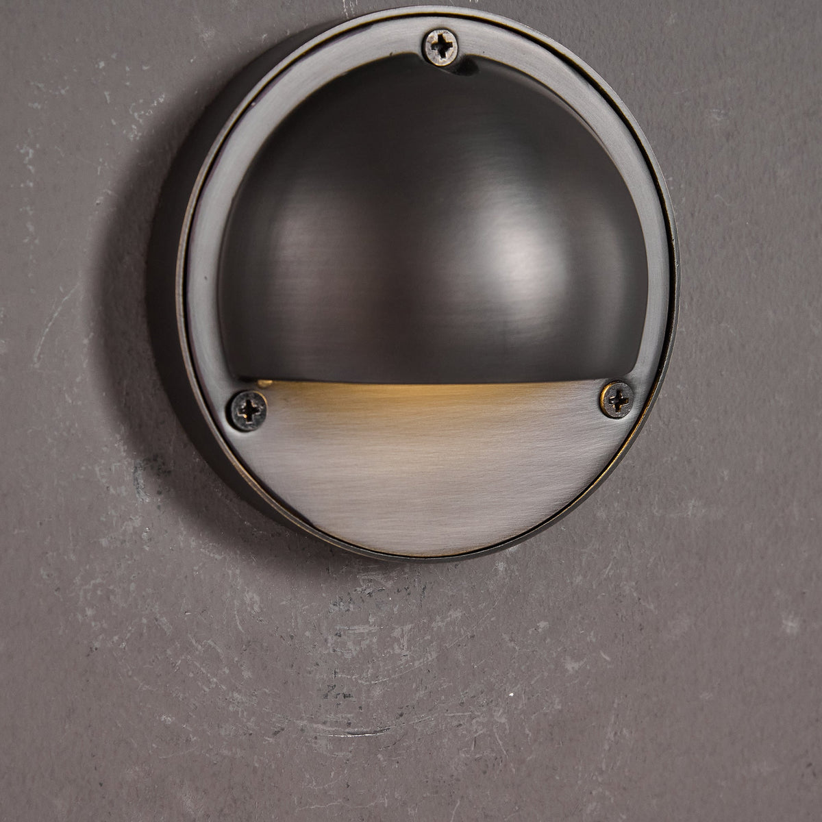 hardy-wall-lamp