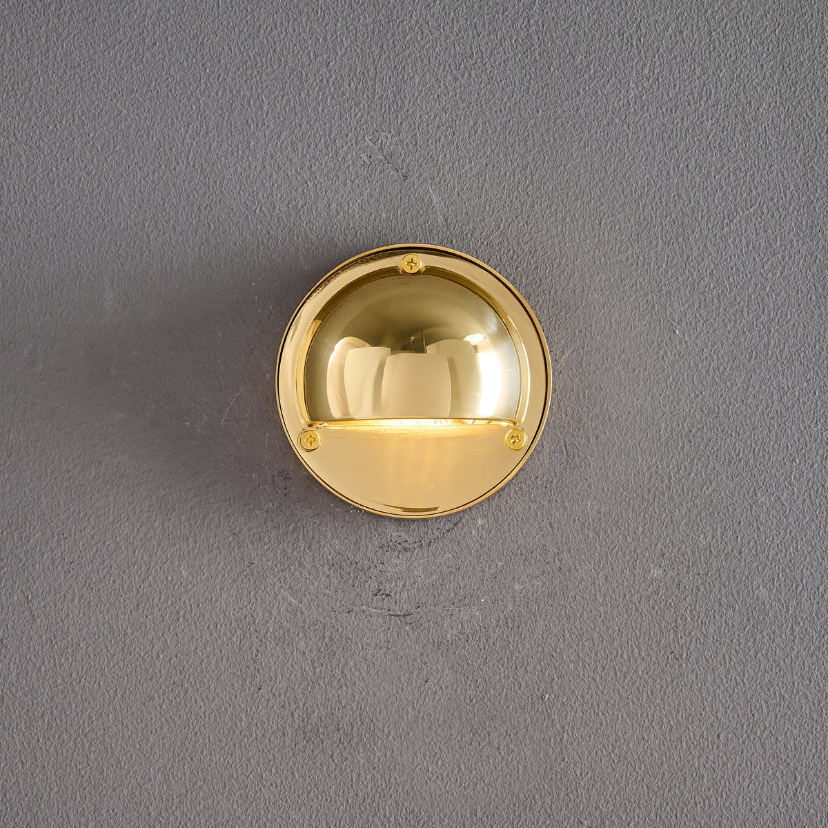 hardy-wall-lamp