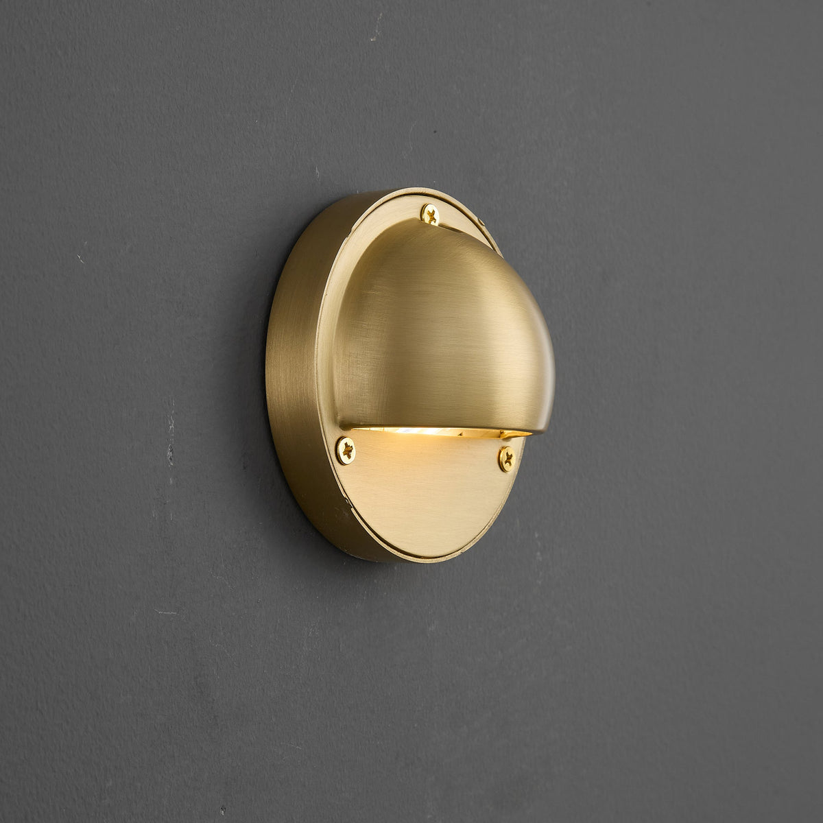 hardy-wall-lamp