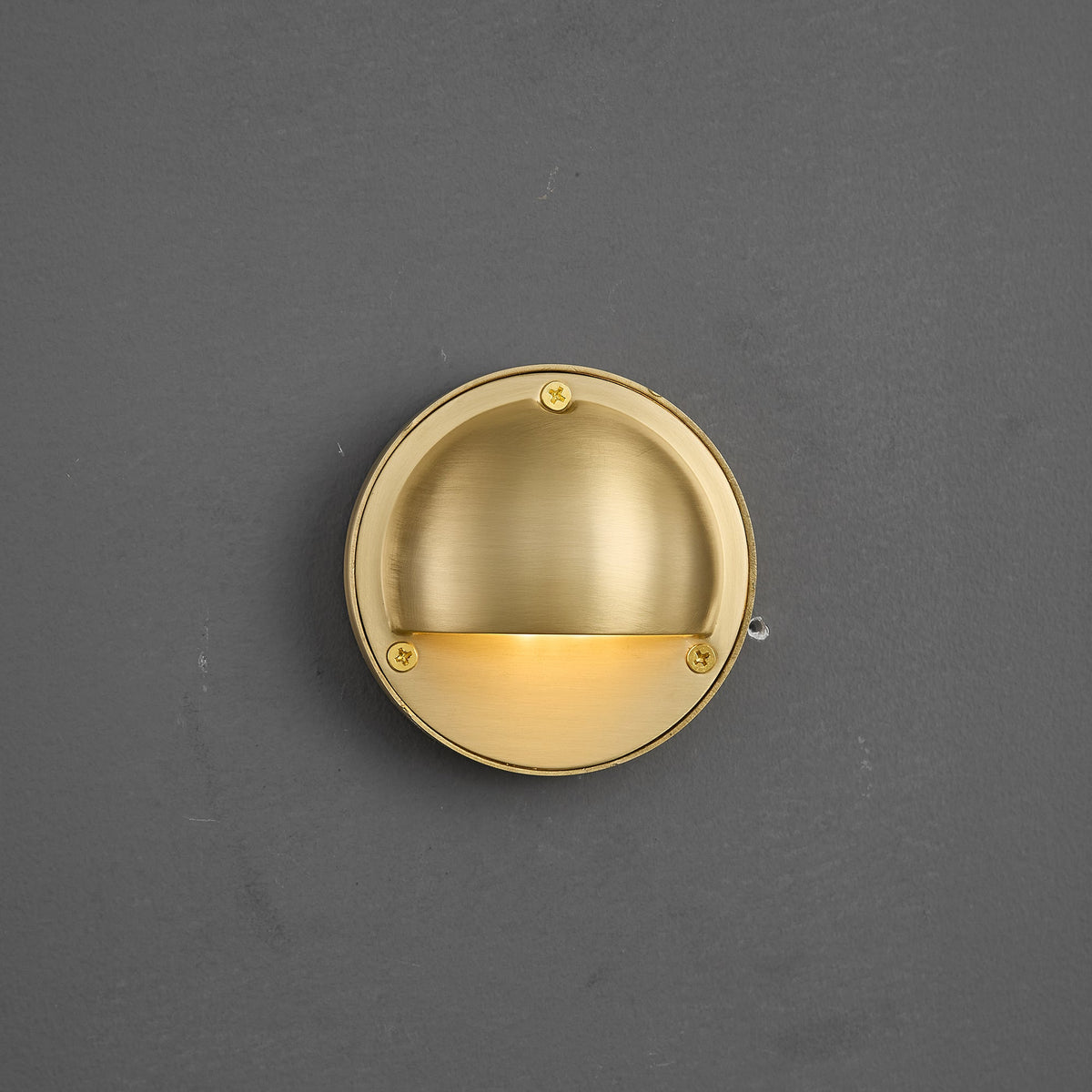 hardy-wall-lamp