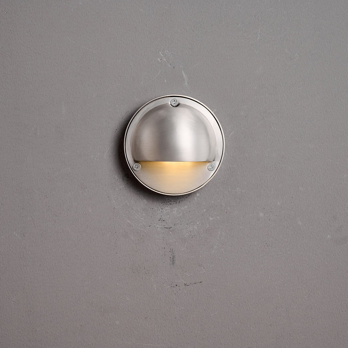 hardy-wall-lamp