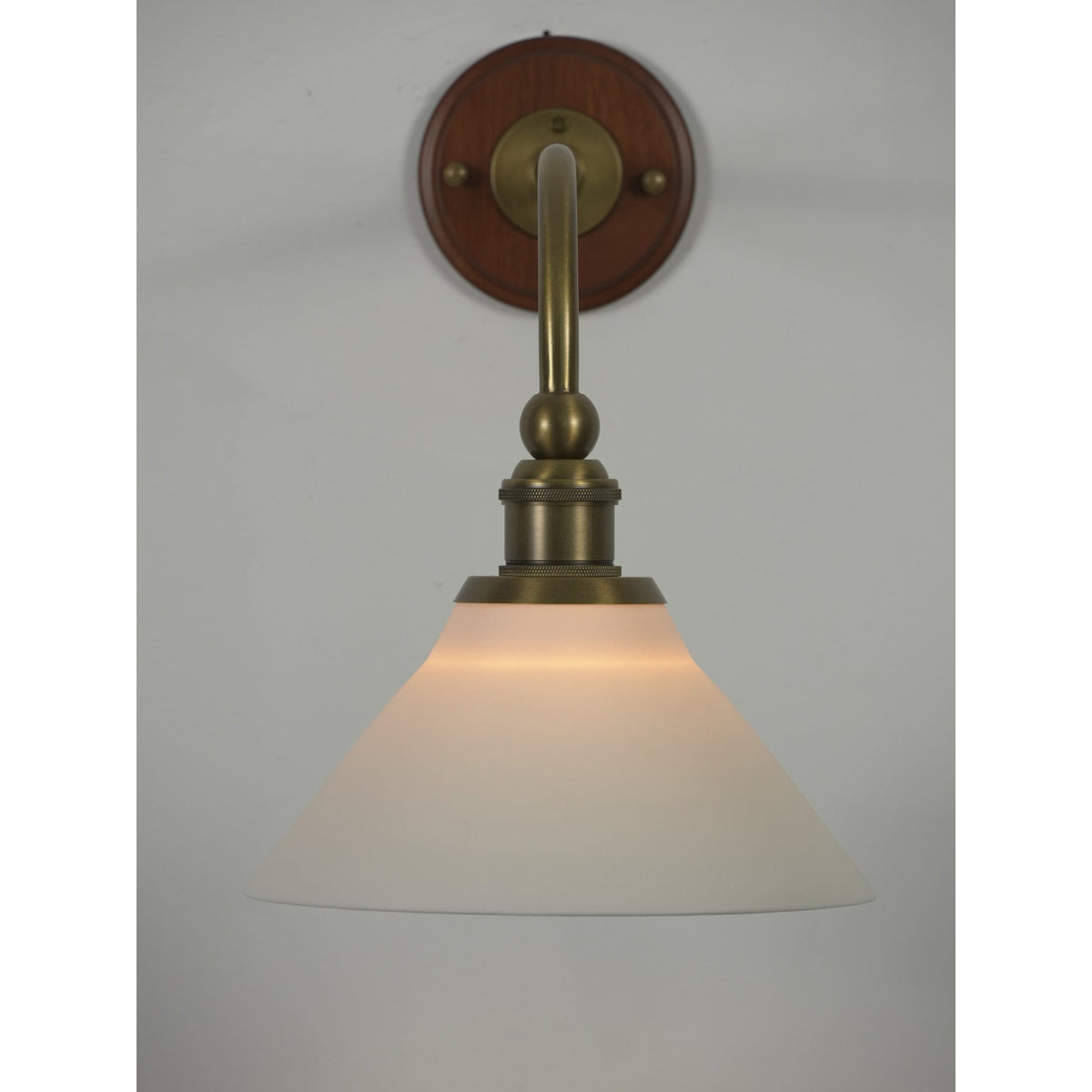 heirloom-wall-lamp