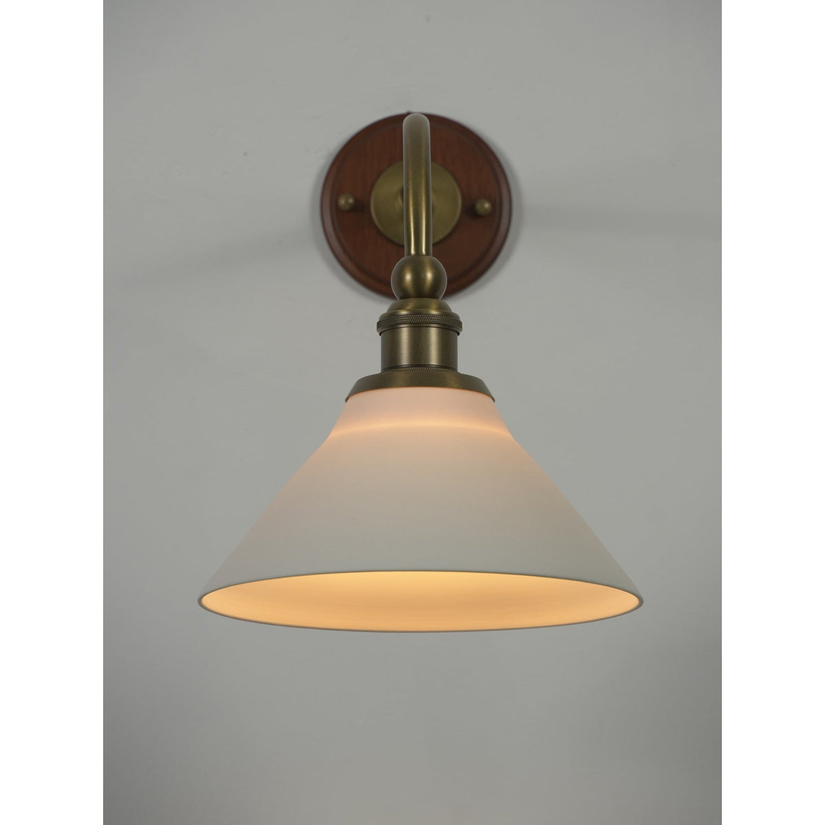 heirloom-wall-lamp