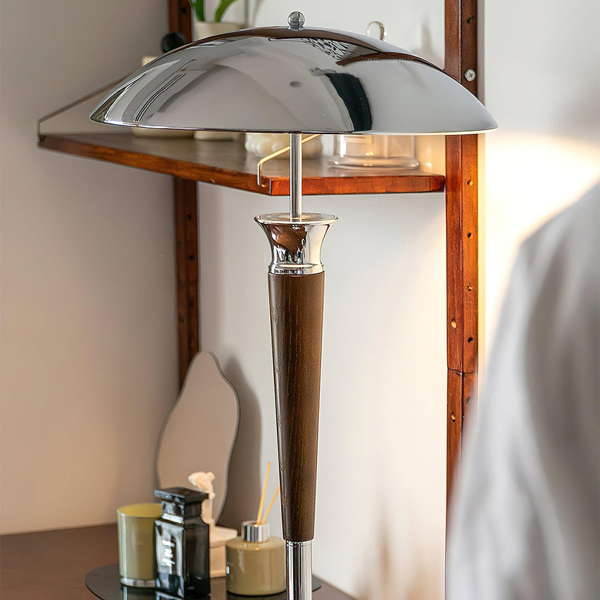 helmet-floor-lamp