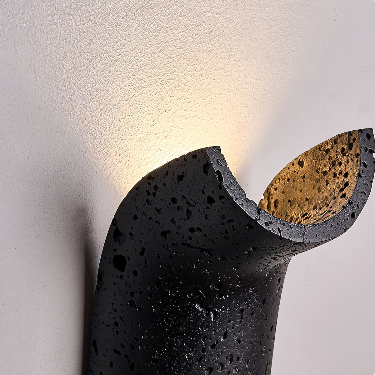 hobart-wall-lamp