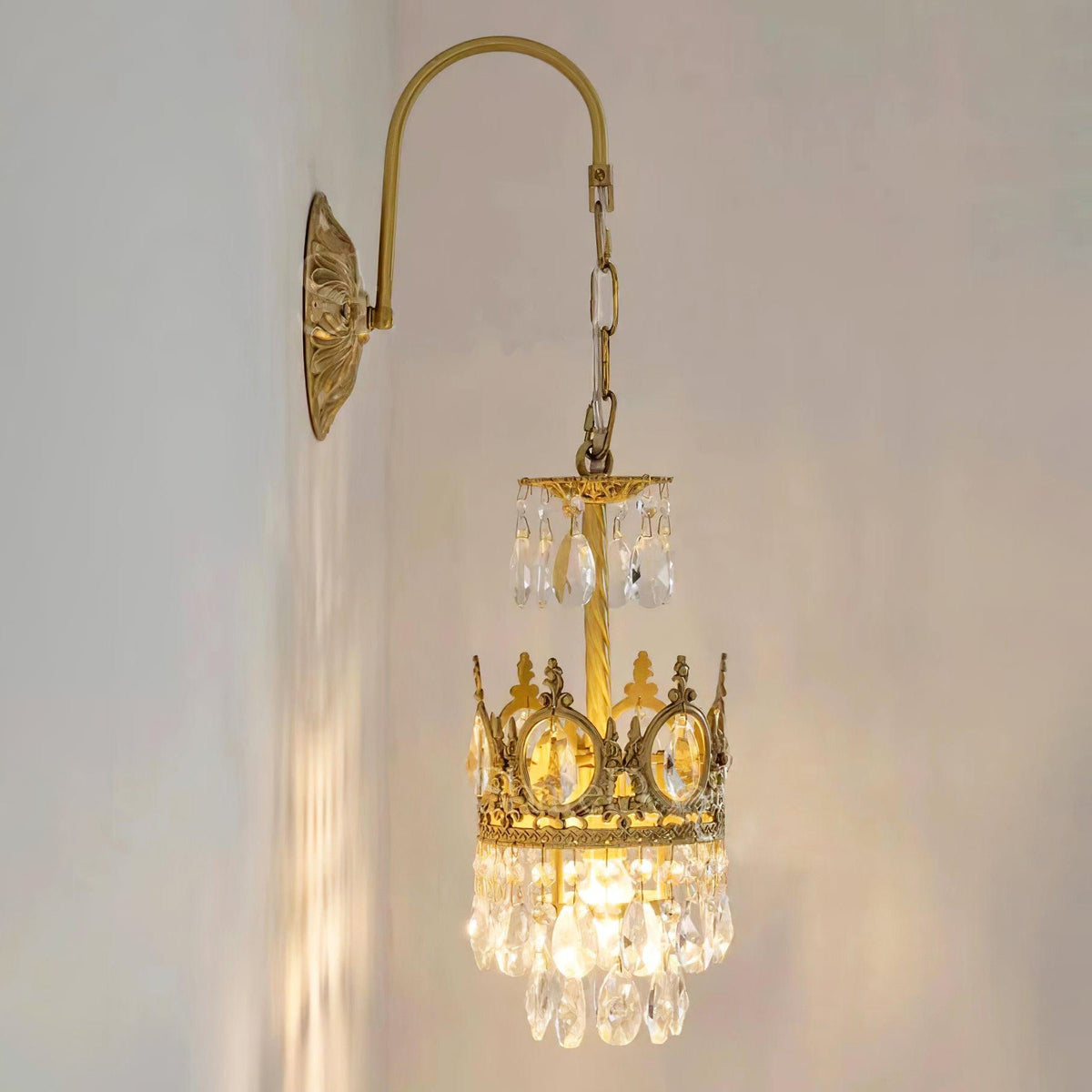 imperial-wall-lamp