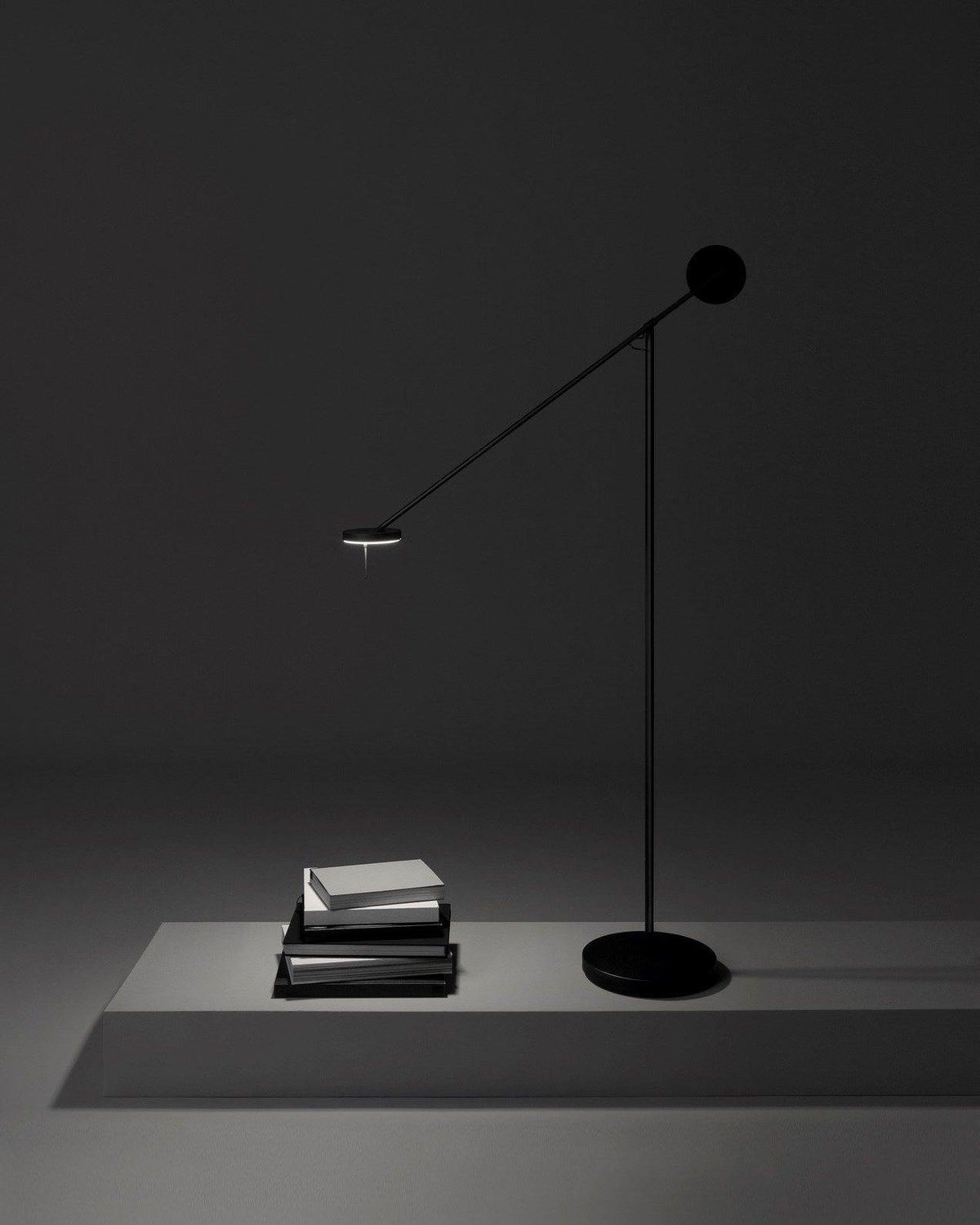 invisible-led-c4-floor-lamp