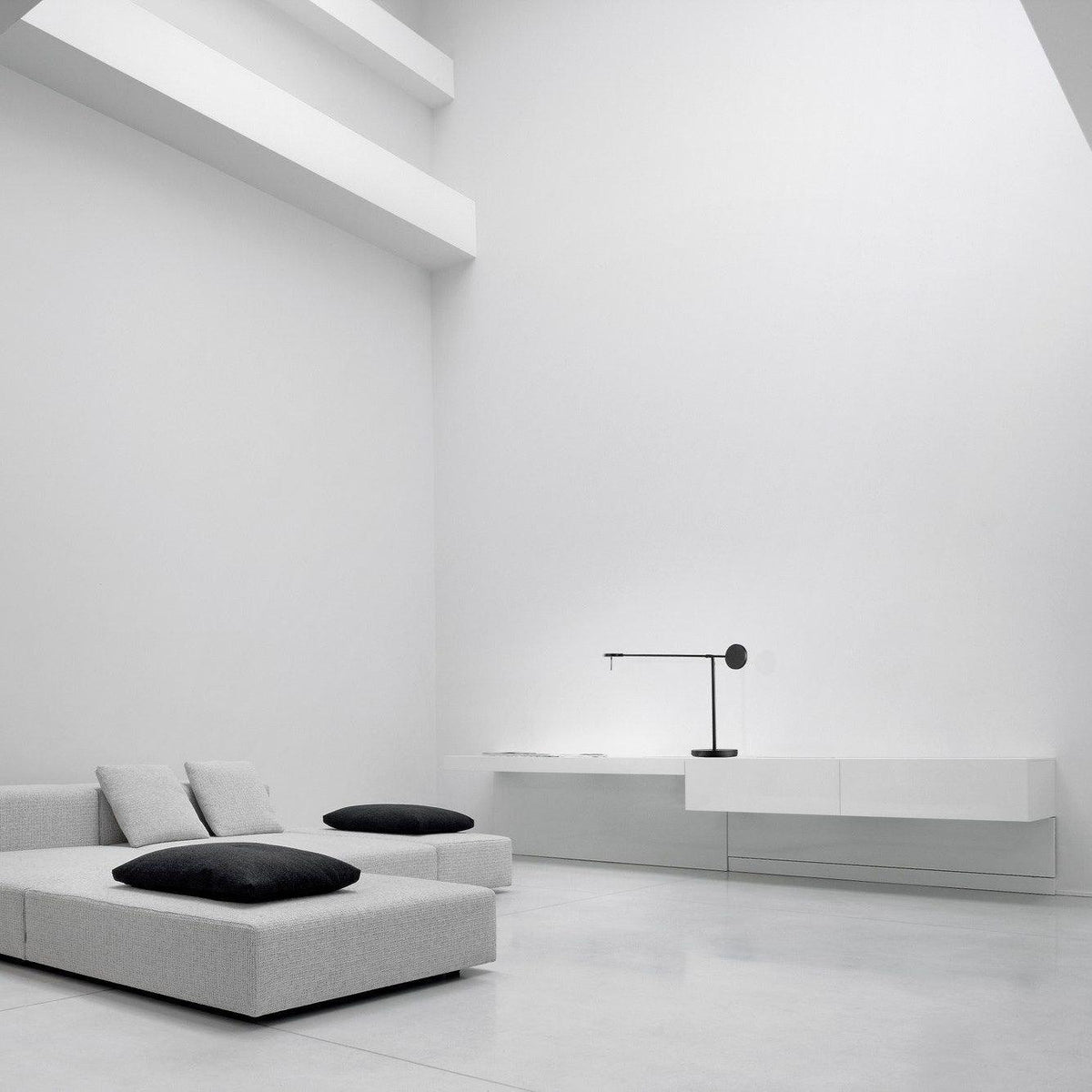 invisible-led-c4-table-lamp