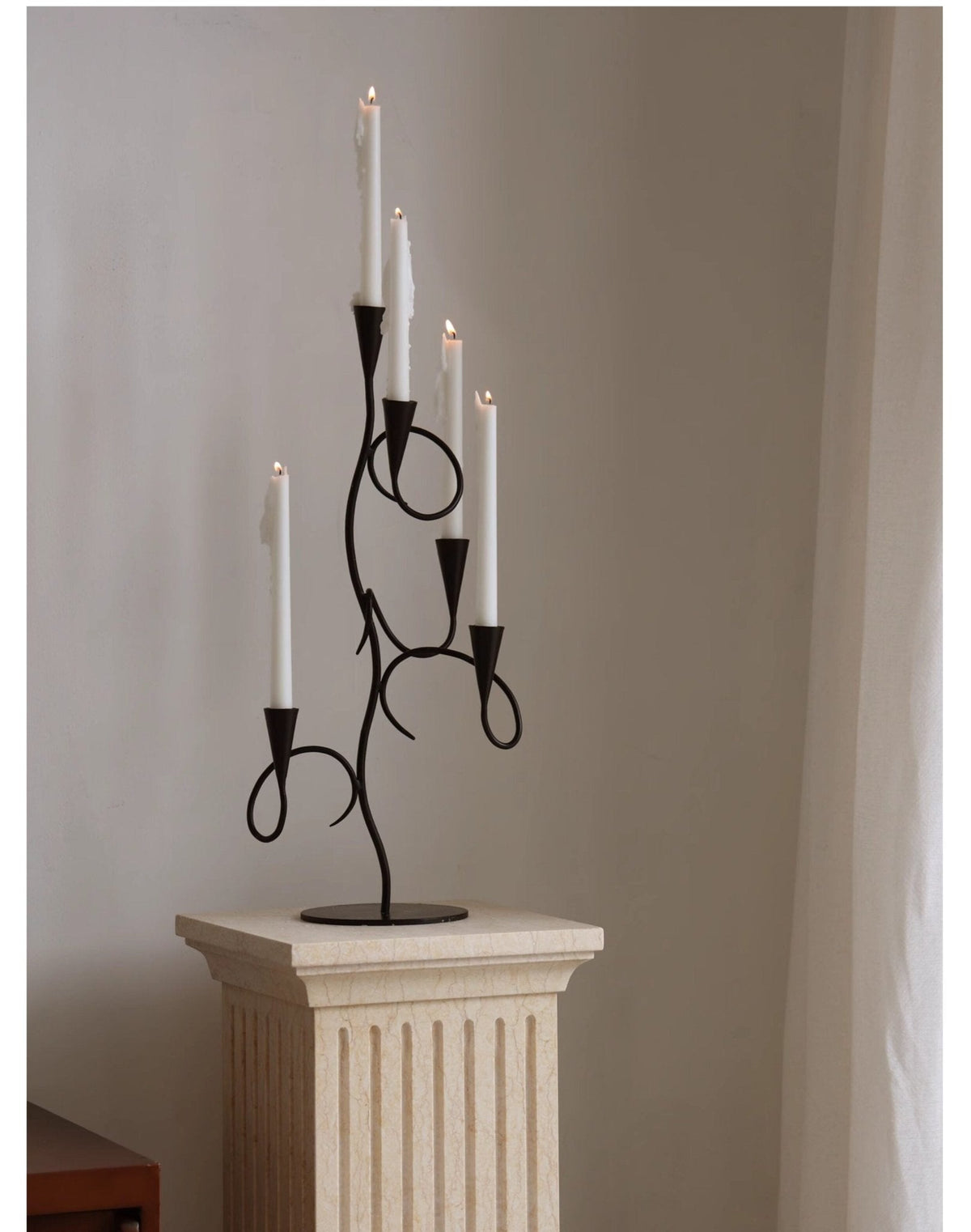 Iron Vine Sculptural Candle Holder – Modern Black Metal Centerpiece