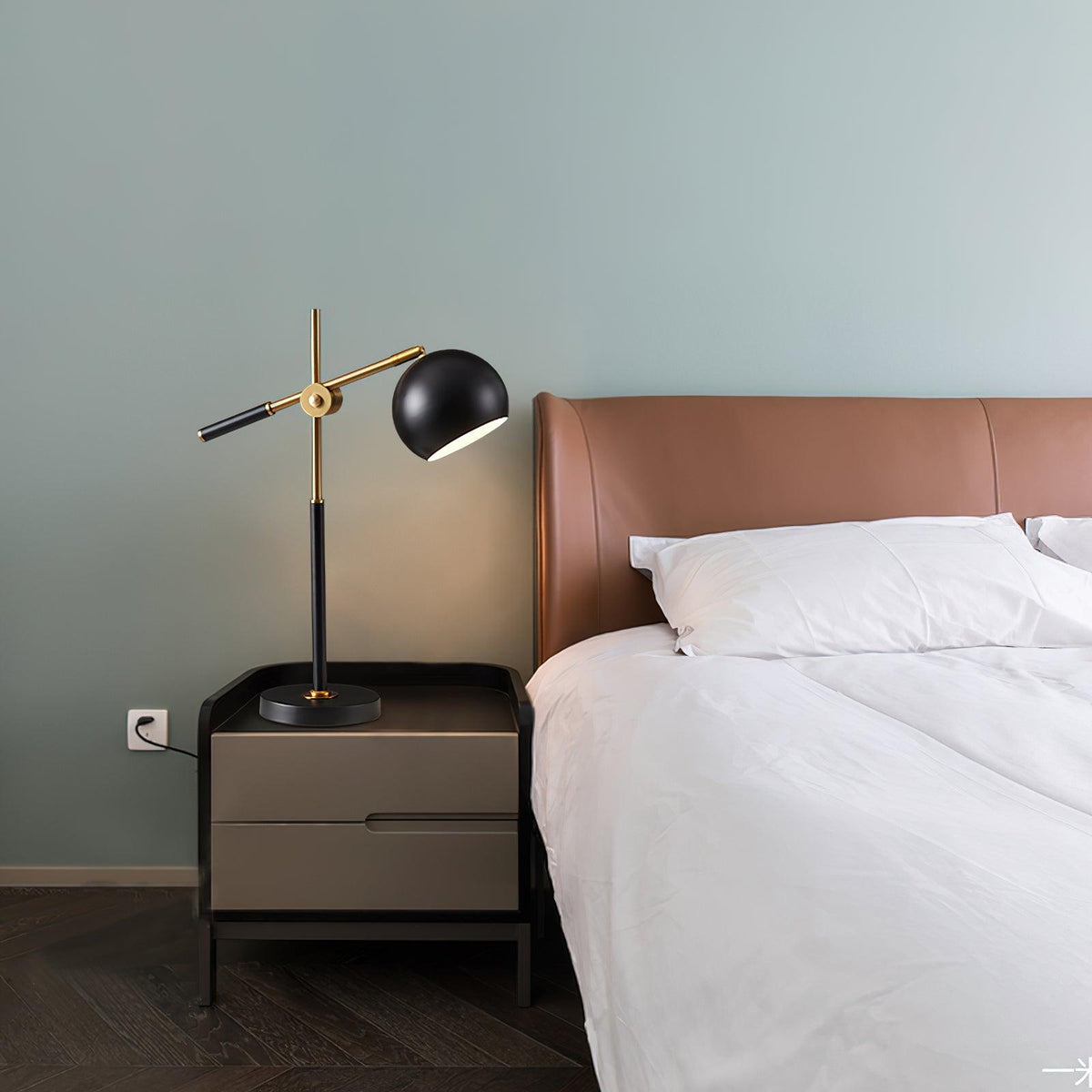 isaac-table-lamp