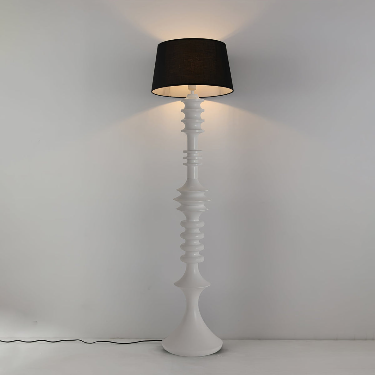 Jarvis Adjustable Floor Lamp – Modern Sculptural Lighting for Living Spaces
