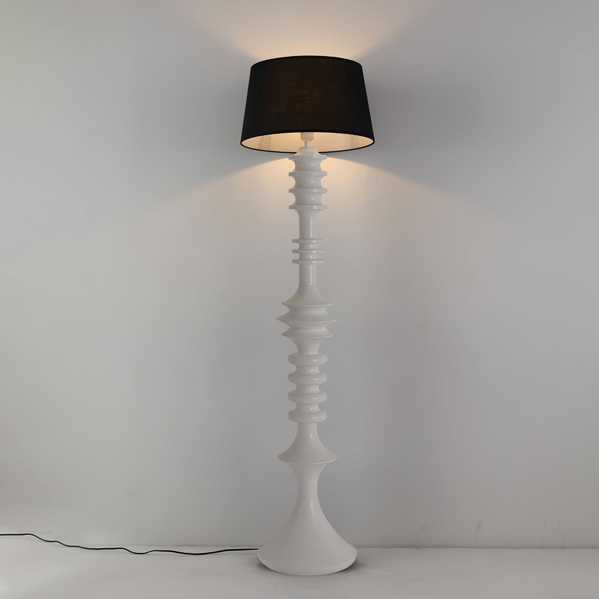 Jarvis Adjustable Floor Lamp – Modern Sculptural Lighting for Living Spaces